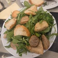 Salad Bowl with arugula and bird salad, balsamic vinegar, toasted bun cubes at Sirály Étterem in Visegrad