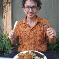 A felicidade de comer uma ótima comida. 😋 at O Vegetariano in Recife