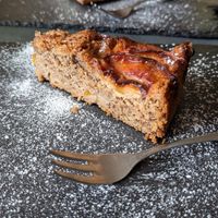 Torta alle pesche, mandorle e quinoa at La Gaba in Sartirana Lomellina