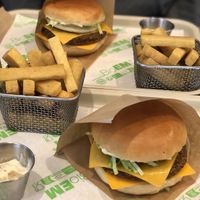 Burgers + Frites de panisse 😋   at Veganil in Paris