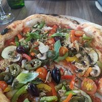 Vegetarian pizza no cheese at Piramida Pizza & Bar in Zadar