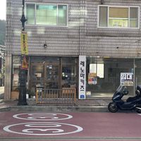 The place next door (currently unoccupied) may well have changed/look different when you get there  at Teumssag - 틈싹 in Gongju