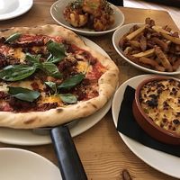 Vegan black pudding pizza, Mac and cheese spicy cauliflower thingies and pastrami fries 😍 at Mono in Glasgow