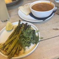 Vegan gegrilde asperges en linzen tomaat soep   at Mono in Glasgow