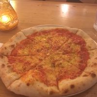 Vegan margherita pizza at Mono in Glasgow