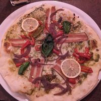 Pizza Pesto at Ô Petits Pâtons in Toulouse