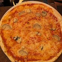 Pizza 4 fromages at Ô Petits Pâtons in Toulouse