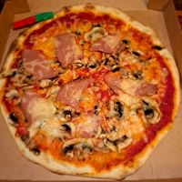 La Principessa, vegane d'office 😋. Pizza emportée. at Ô Petits Pâtons in Toulouse