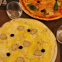 La chèvre miel végane et la margherita végane supplément poivrons at Ô Petits Pâtons in Toulouse