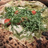 Pizza Avocado mit veganem Mozarella  at 60 seconds to Napoli  in Stuttgart