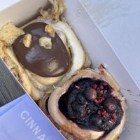 Banana 🍌 und Blueberry 🫐   at Cinnamood in Basel