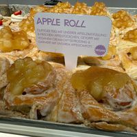 apple roll vegan at Cinnamood in Basel