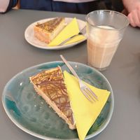 Vegan cheesecake with oat milk latte macchiato   at Neue Speisekammer in Hannover