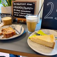 Oat milk macchiato with vegan cheesecake and banana bread   at Neue Speisekammer in Hannover