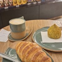 Deliciosa coxinha, croissant com queijo e café com leite vegetal at VegSim - Rua Canário in Sao Paulo