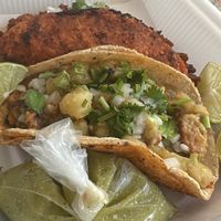 Taco de chicharrón. Mi favorito.   at Paraíso Universal in Tlalnepantla