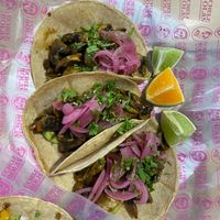 Tacos de Champiñones pibil at Échele Bolas in Tenerife