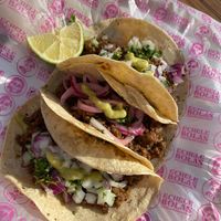 Arrachera vegana tacos at Échele Bolas in Tenerife
