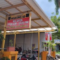 The sign outside at Warung Four 4D SENGGIGI LOMBOK in 