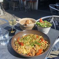 Linguine mit frischen Tomaten, Zwiebeln, Paprika usw- extra zubereitet  at L'Artimon in Le Palais