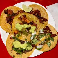 Riquísimos1 el de discada primer lugar y empate en segundo bistec y trompo ! excelentes   at Taco Records in Monterrey