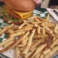 Smash burger and classic fries at Neat Burger - Porta Venezia in Milan
