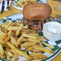 Pulled pork, fries & aioli at Neat Burger - Porta Venezia in Milan