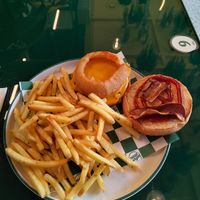 Double bacon BBQ burger and regular fries at Neat Burger - Porta Venezia in Milan