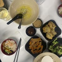 Suppe, Reis, Seitan und verschiedene Gemüsesorten (zum Teil schon aufgegessen)  at OAT Bistro in Ha Long