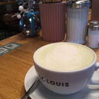 Matcha Latte mit Hafermilch  at St. Louis Cafe in Cologne