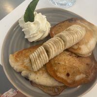 Pancakes mit Banane und Beeren  at Bistro Deppat in Vienna
