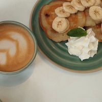 Heidelbeerpancakes mit Banane at Bistro Deppat in Vienna