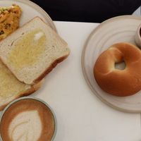 Schinken-Käse-Rührei (10 Euro) & süßes Frühstück (5 Euro) at Bistro Deppat in Vienna