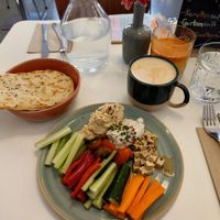 Hummus breakfast, dirty chai latte and apple carrot juice at Bistro Deppat in Vienna