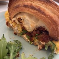 
Gefülltes Croissant (Mandel Ricotta statt die Ohne Scheibe) 15€
  at Bistro Deppat in Vienna