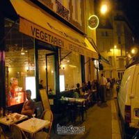 Outside Les Cinq Saveurs d'Anada at night
 at Les Cinq Saveurs d'Anada in Paris