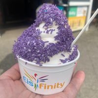 Standard Größe , Softeis gibt es nur im Becher at Eisfinity Plus in Luebeck