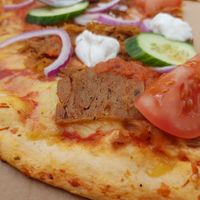 Kebabpizza named vegan special on the menue at Pizzeria Fellini in Stockholm