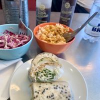   at Knees To Chin  in Antwerpen