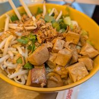 Caramelised tofu bowl (vegan) at Knees To Chin  in Antwerpen