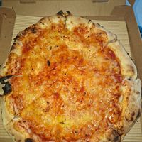 Vegan pizza Margherita at Casa Il Borgo in Rhodes