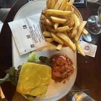 Vegan burguer with vegan cheese   at Devitts Pub in Dublin