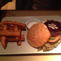 beetroot burger at Ale and Hop in Barcelona