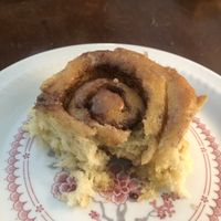 Melt-in-the-mouth cinnamon bun  at No Milk Today in Berlin