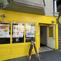 Outside- next to the Noe Valley Bakery  at Todo El Día in San Francisco