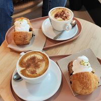 vegan cappuccino, pain au chocolat with pistacchio cream at LALE in Perugia