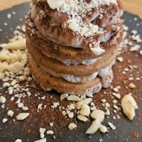 the topping is crushed almonds. at Misù Gourmet in Pisa