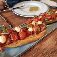 Tomato bruschetta at Vrasserie in Porto