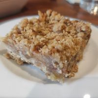 Apple crumble at Vrasserie in Porto