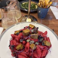 Massa com beterraba, grão e tofu  at Vrasserie in Porto